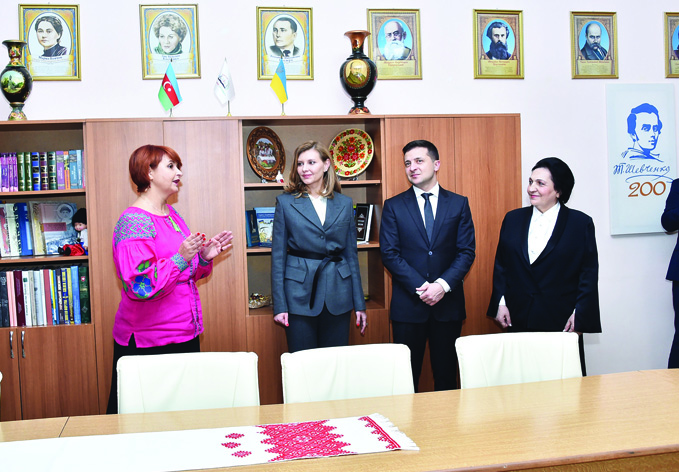 Президент Владимир Зеленский ознакомился с Украинским культурно-образовательным центром в Бакинском славянском университете