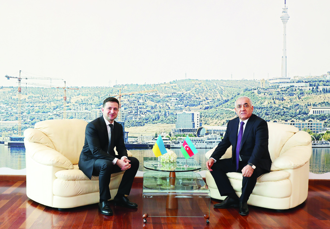 Состоялся совместный рабочий обед премьер- министра Азербайджана и Президента Украины