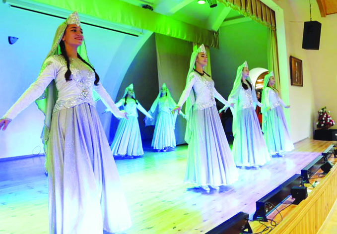 В Баку прошел танцевальный фестиваль, посвященный Национальному герою Азербайджана Альберту Агарунову