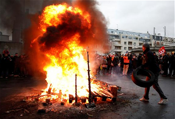 Во Франции новые протесты