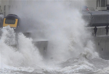 На Британские острова обрушился шторм «Брендан»