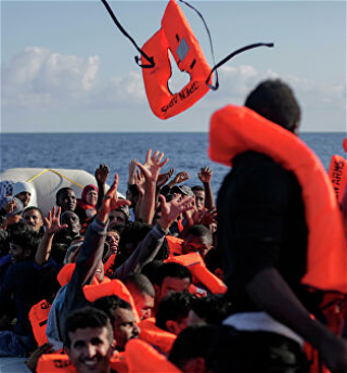 В Средиземном море спаслиболее 180 мигрантов
