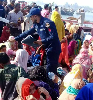 СМИ: «Не менее 15 беженцев-рохинджа погиблипри крушении судна у Бангладеш»