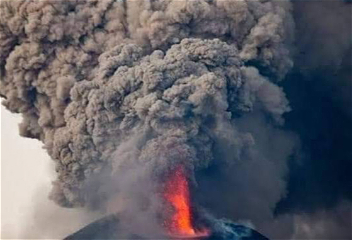 В Индонезии началось извержение самого активного вулкана