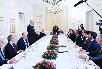 Состоялся совместный рабочий обед Президента Ильхама Алиевас руководителями крупнейших компаний Италии