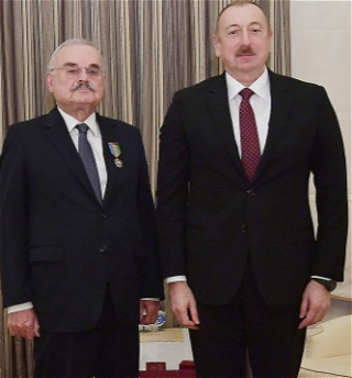 Президент Ильхам Алиев вручил Артуру Раси-заде орден «За службу Отечеству» 1-й степени
