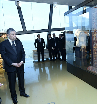 Президент ТуркменистанаГурбангулы Бердымухамедовознакомился с Музеем ковра