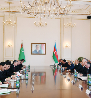 Встреча президентов Азербайджана и Туркменистана в расширенном составе