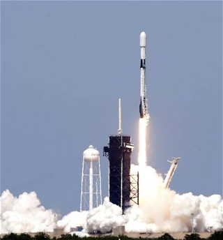 SpaceX осуществилазапуск ракеты-носителяс 60 спутниками Starlink