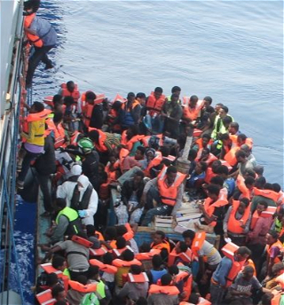 Британские пограничники перехватили три лодки с 49 мигрантами