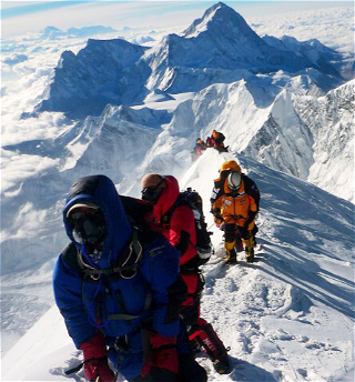Китайские измерители горы Эверест добрались до высоты 6500 метров