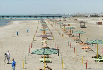 В Баку открылся образцовый общественный пляж