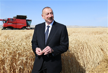 Президент Ильхам Алиев ознакомился в Самухес деятельностью агропарка ООО Aqro Dairy