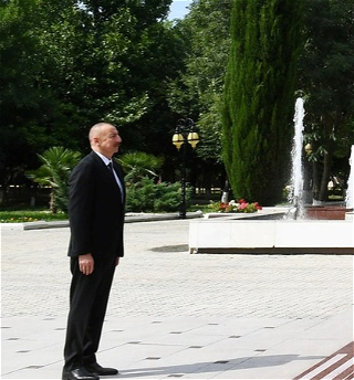 Посещение памятникаобщенациональному лидеруГейдару Алиеву в Самухе