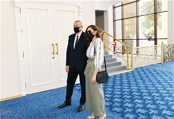 Президент Ильхам Алиев ознакомилсясо строительством нового здания Гянджинского государственного драматического театра