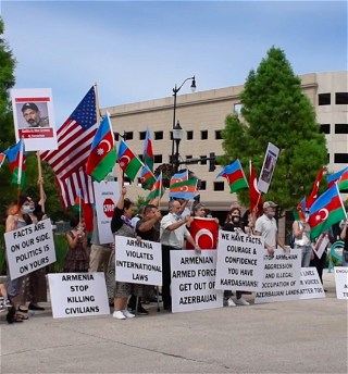 Члены азербайджанской общиныпровели в городе Скоки штата Иллинойсакцию в поддержку армии