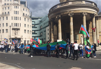 В Лондоне прошли мирная акция и шествиев связи с последней провокацией Армениипротив Азербайджана