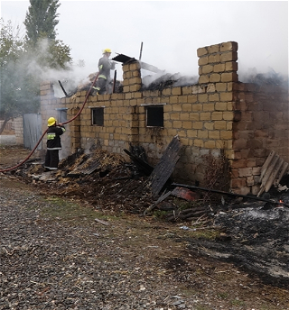МЧС: «В результате вражеского огняв Тертерском районе загорелись два домаи хозяйственный объект»