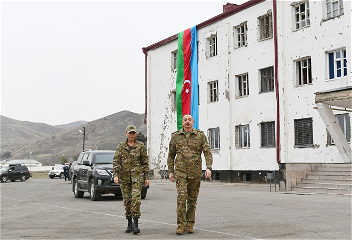 Президент Ильхам Алиев и первая ледиМехрибан Алиева побывали в освобожденныхот оккупации Физулинском и Джебраильскомрайонах, в том числе в городах Физули и Джебраил