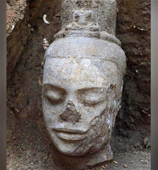 Археологи нашли голову«совершенного человека»в Камбодже