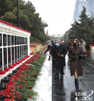 Делегация турецких психологов посетила могилу великого лидера Гейдара Алиева и Шехидляр хиябаны