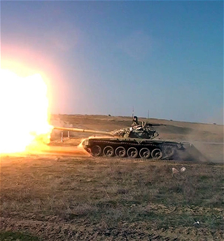 Азербайджанские танкисты провели первыебоевые стрельбы в новом учебном году