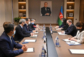 Джейхун Байрамов встретился с делегацией Национальной ассамблеи Франции