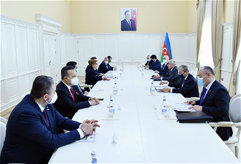 Премьер-министр Aзербайджанавстретился с министром торговли Турции