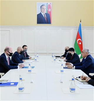 Премьер-министр Али Асадов встретилсяс региональным президентом ВР