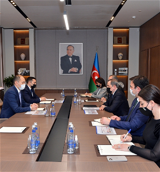 Джейхун Байрамов встретился с генеральнымсекретарем постоянного секретариатаМежправительственной комиссии TRACEКA
