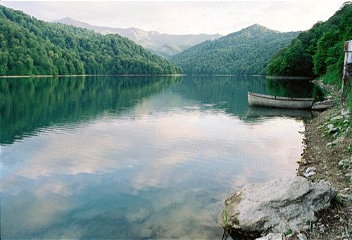 Джандаргель —неповторимое по красоте озеро на западной границе нашей страны