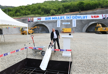 Президент Ильхам Алиев заложилфундамент тоннеля, который будетпостроен на автомобильной дорогеАхмедбейли — Физули — Шуша