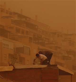 Африканская пыль, накрывшая Пиренейский полуостров, превратила Испанию в самую загрязненную страну в мире