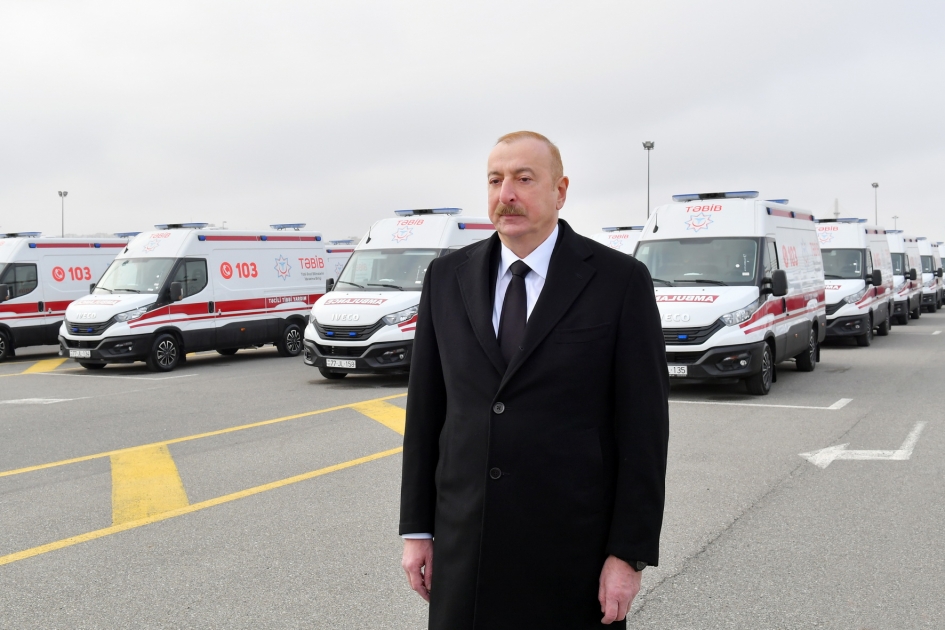 Президент Ильхам Алиев ознакомился с закупленными современными автомобилями скорой медицинской помощи  