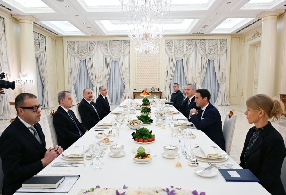 Состоялась встреча Президента Ильхама Алиева с генеральным секретарем НАТО в расширенном составе в ходе ужина