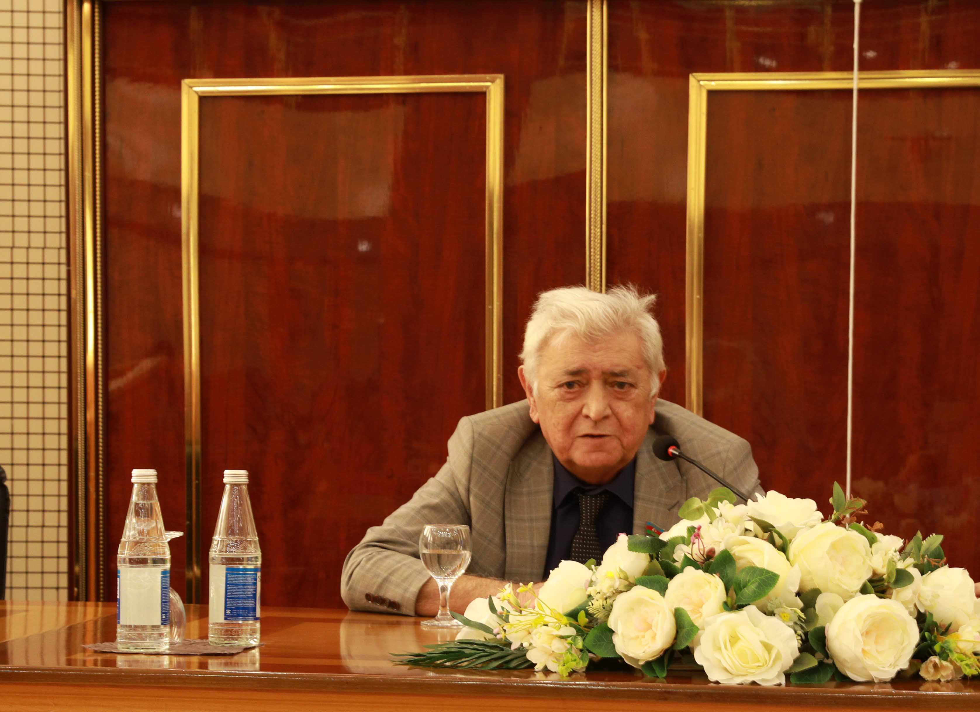 В БГУ прошла встреча с депутатом, писателем Агилем Аббасом
