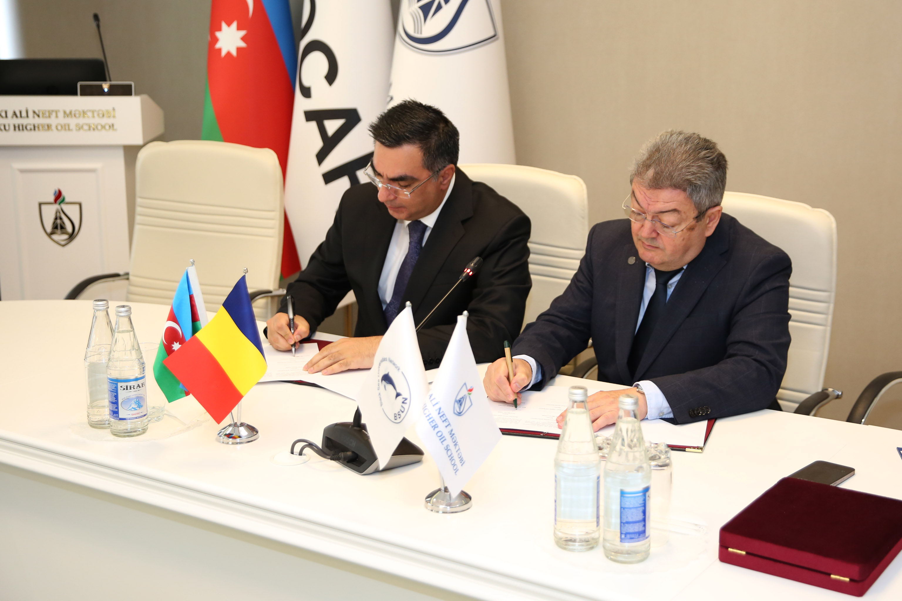 Между Бакинской высшей школой нефти и Бухарестским университетом подписан Меморандум о взаимопонимании