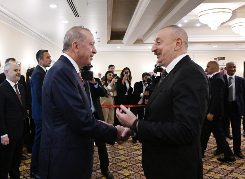 В Астане началась трехсторонняя встреча Президента Азербайджана, Президента Турции и премьер-министра Пакистана 