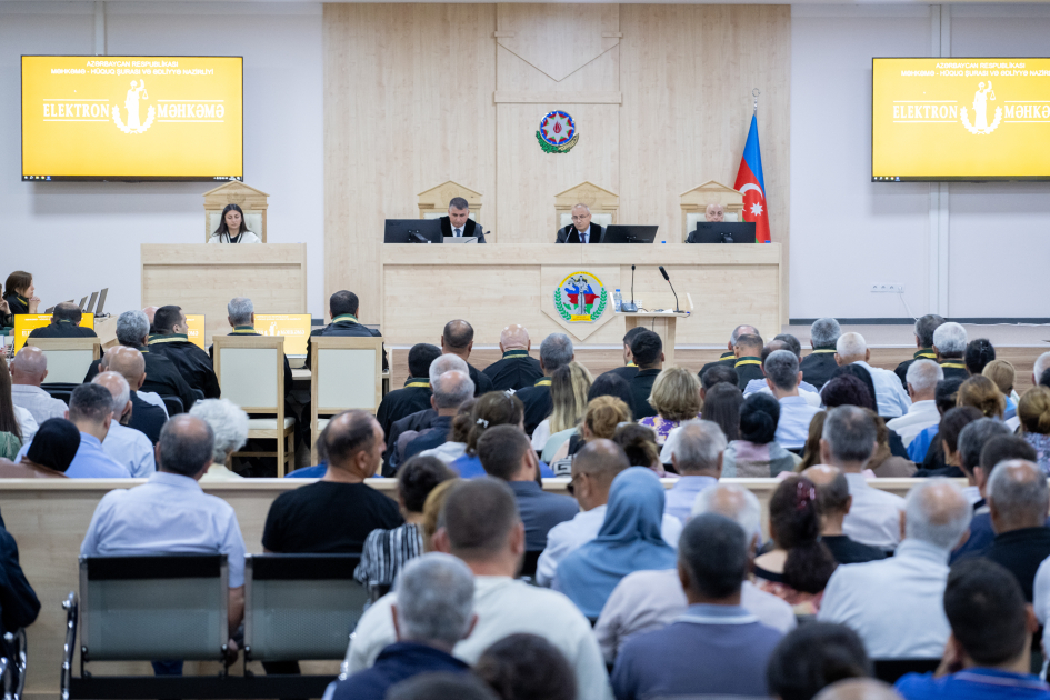 На судебном заседании были продемонстрированы видеокадры пыток, учиненных вооруженными силами Армении при захвате азербайджанцев в плен