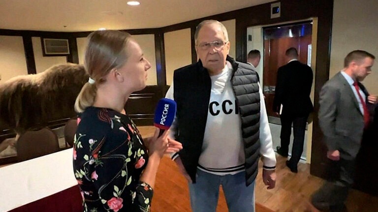 Свитер Лаврова