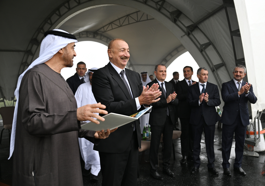 Президенты Ильхам Алиев и Шейх Мухаммед бен Заид Аль Нахайян посмотрели шоу карабахских скакунов на Джыдыр дюзю