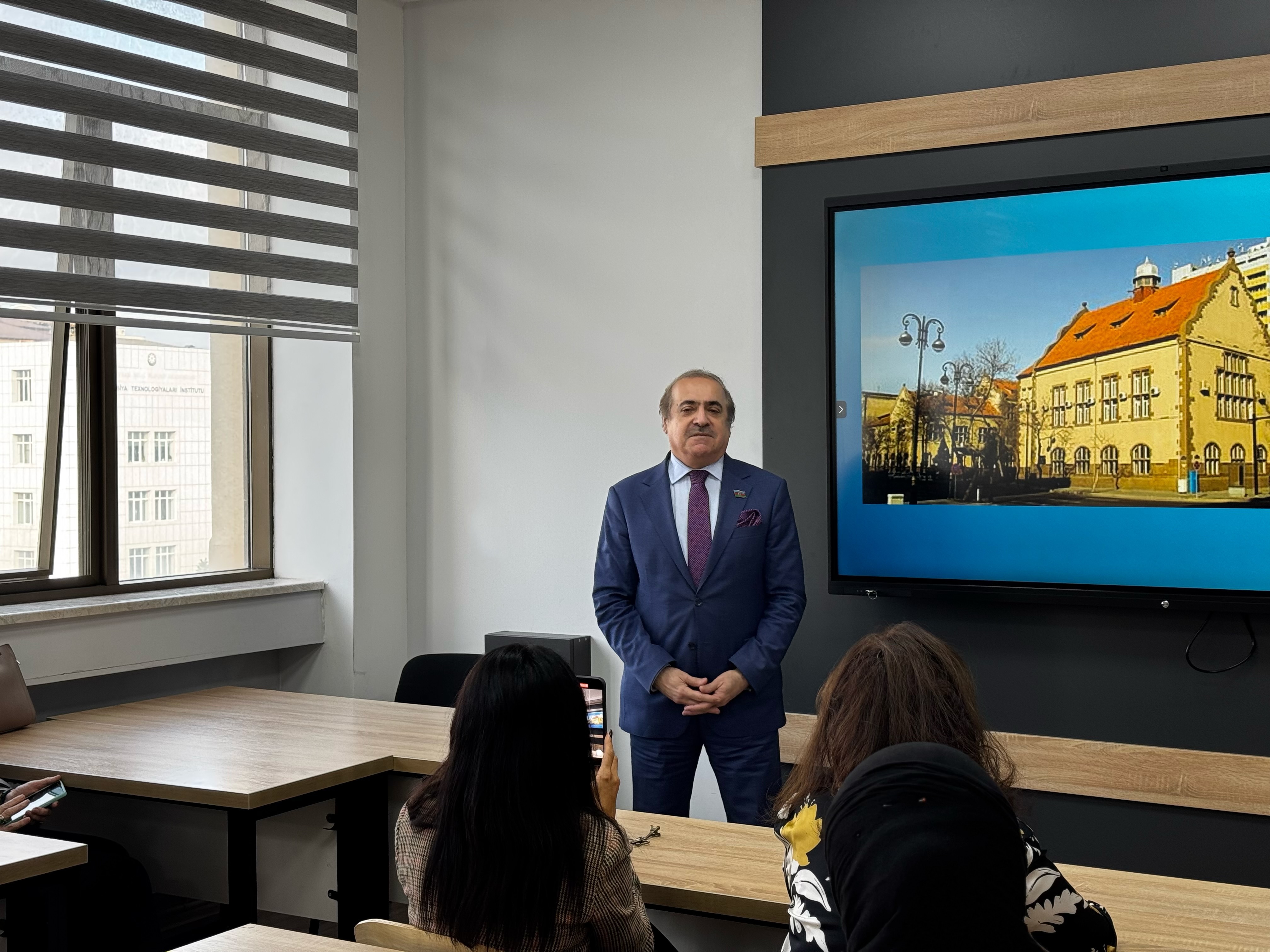 Академик Рафаэль Гусейнов провёл мастер-класс в БГУ