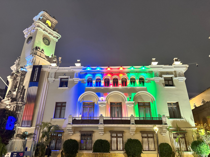 В Перу здание мэрии подсвечено цветами азербайджанского флага