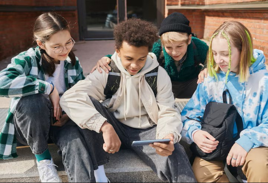 Австралия: Весь мир последует запрету на использование социальных сетей подростками