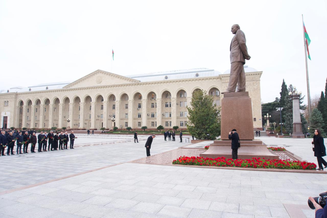 Не прекращающийся людской поток