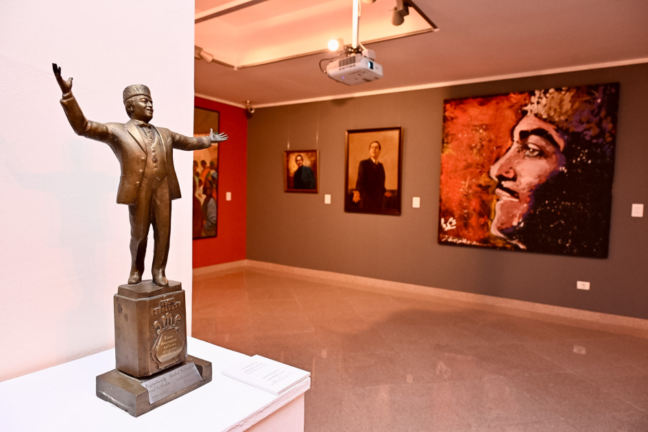 Открылась выставка &laquo;Цвет голоса&raquo;, посвященная 110-летию Рашида Бейбутова