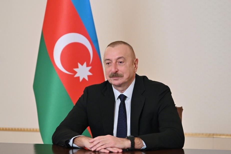 Президент Азербайджана поздравил кубинского коллегу с национальным праздником