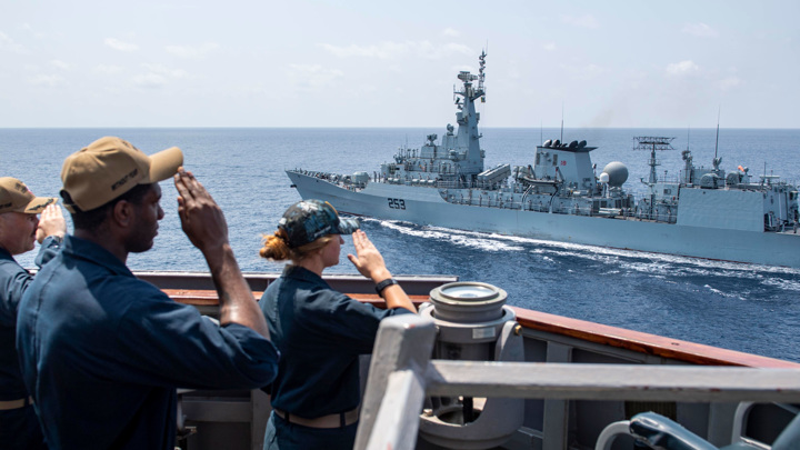 НОАК объявила повышенную боеготовность после прохода эсминца США у Тайваня