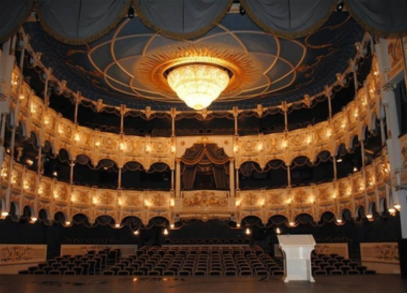 В государственных театрах Азербайджана упразднена должность главного режиссера и не только