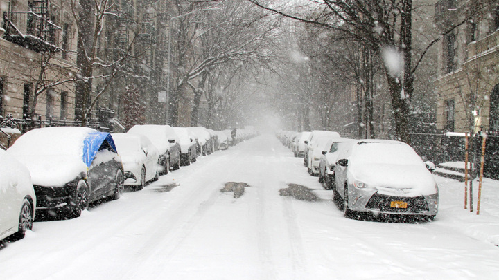 АВС: снежная буря затронула 200 млн граждан США